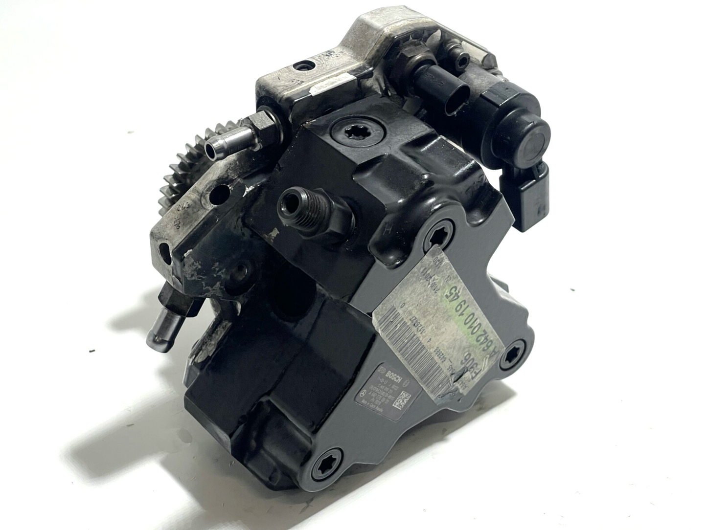 7560944
