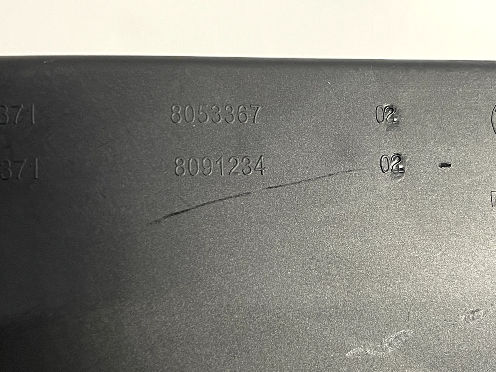 6916047