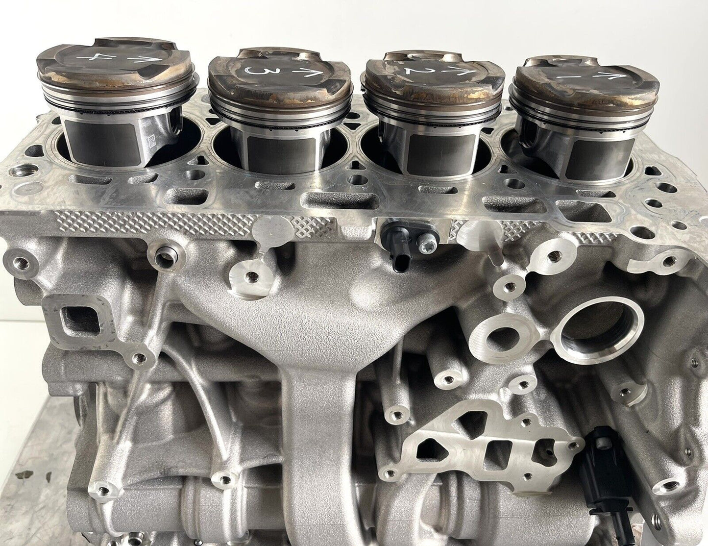 BMW Motorblock m. Kurbelwelle Kolben Ölwanne BMW Orginal B46A20A  Neuwertig