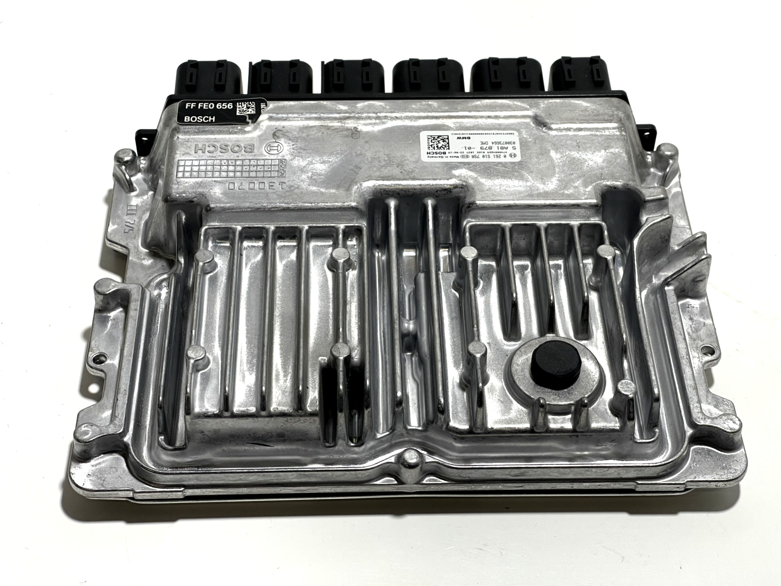 6916093