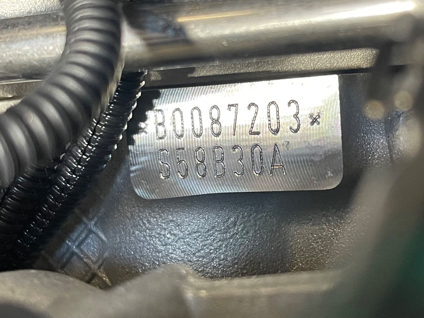 6916100