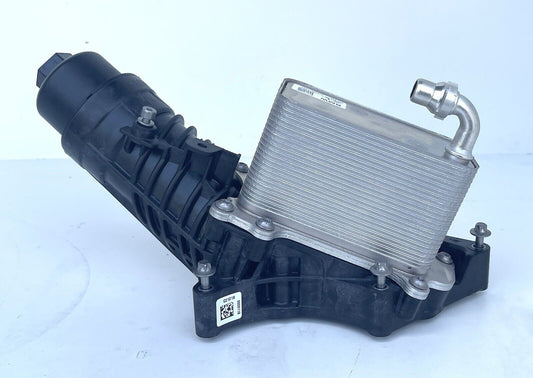 Original BMW B57D30B Ölfiltergehäuse mit Ölkühler 8586674 NEU 440 540 640 740d