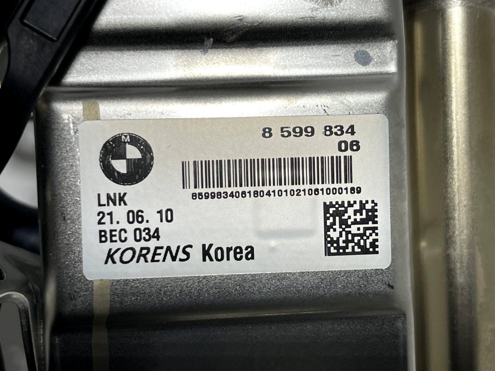 6916027