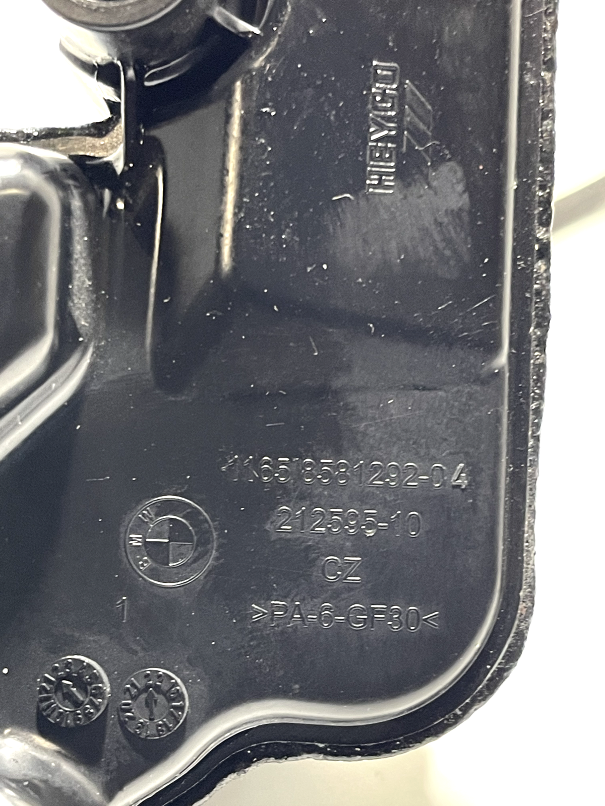 6916073