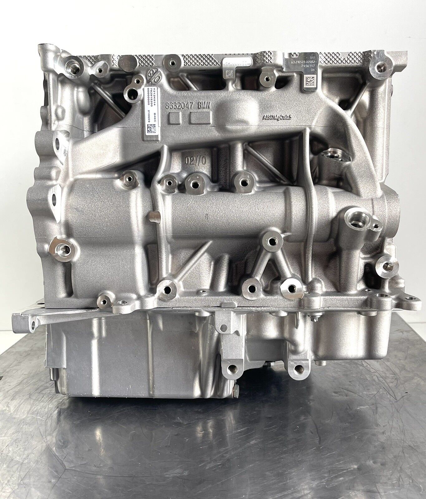 BMW Motorblock m. Kurbelwelle Kolben Ölwanne BMW Orginal B46A20A  Neuwertig