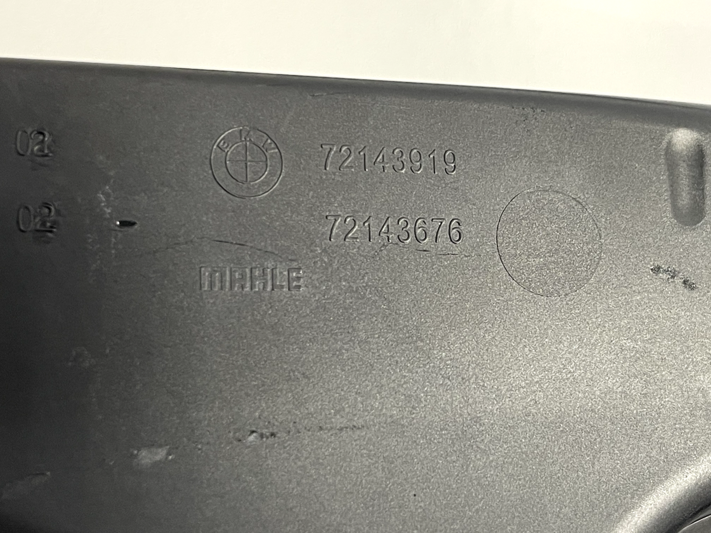 6916047