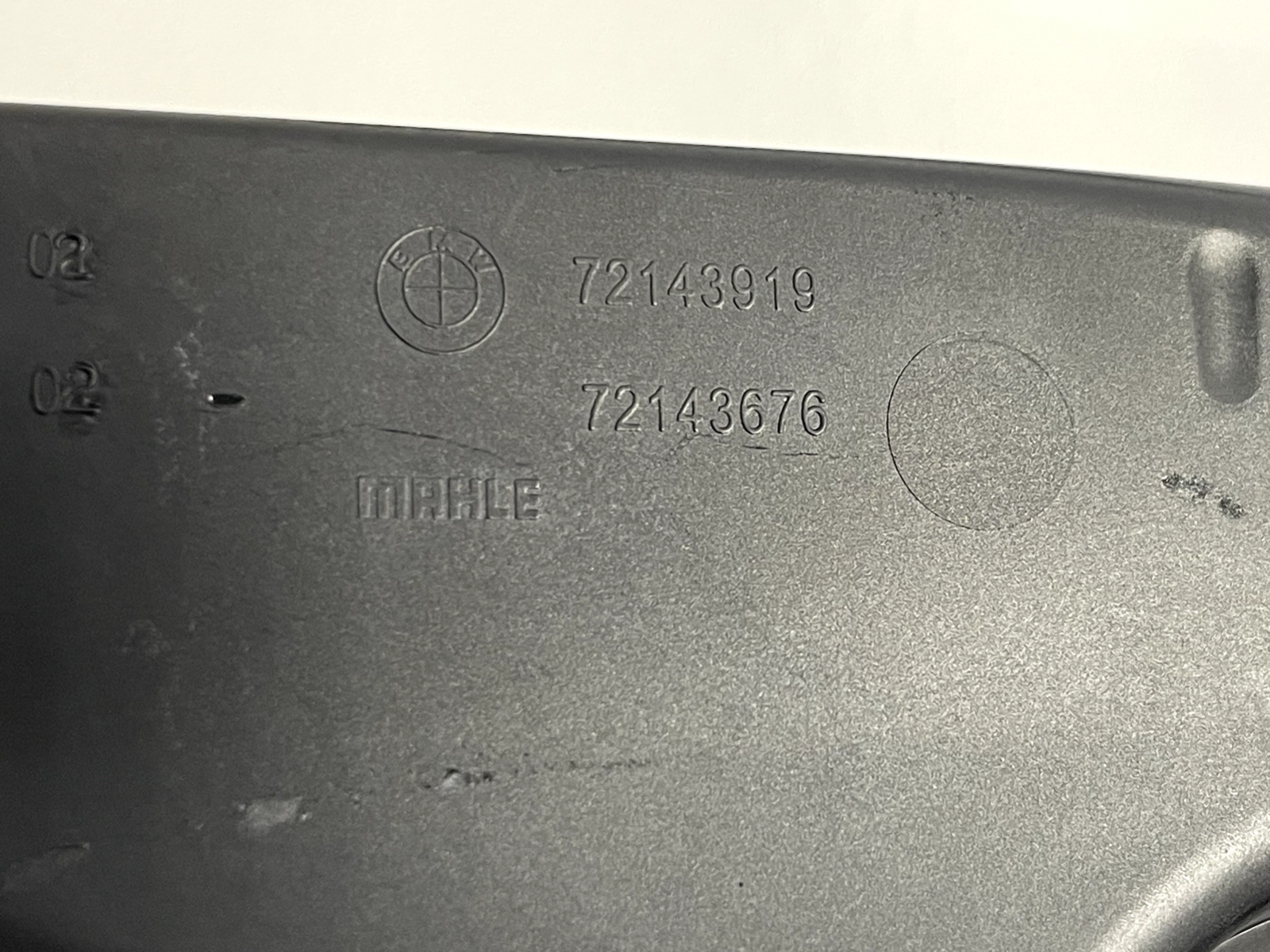 6916047