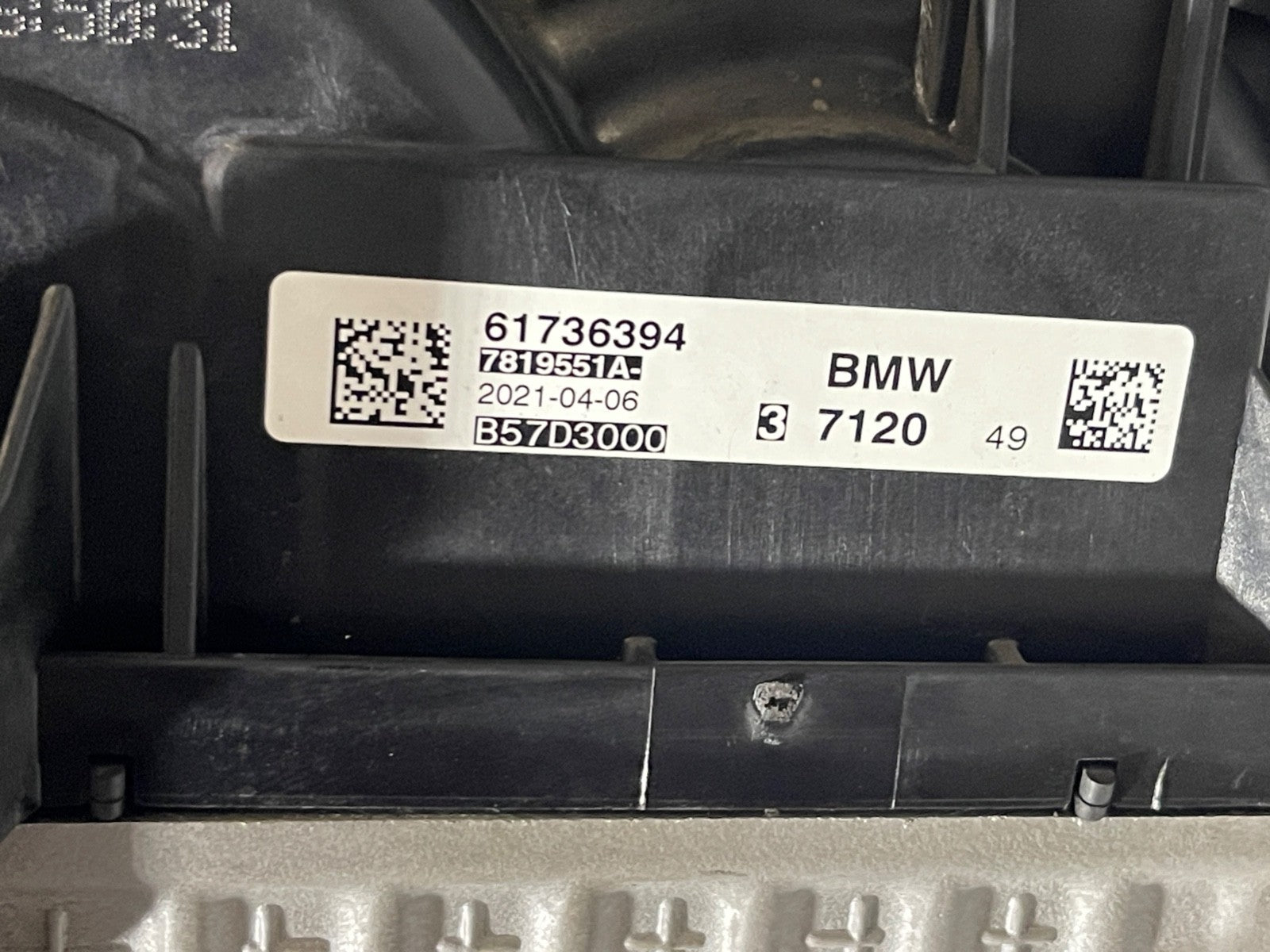7681573