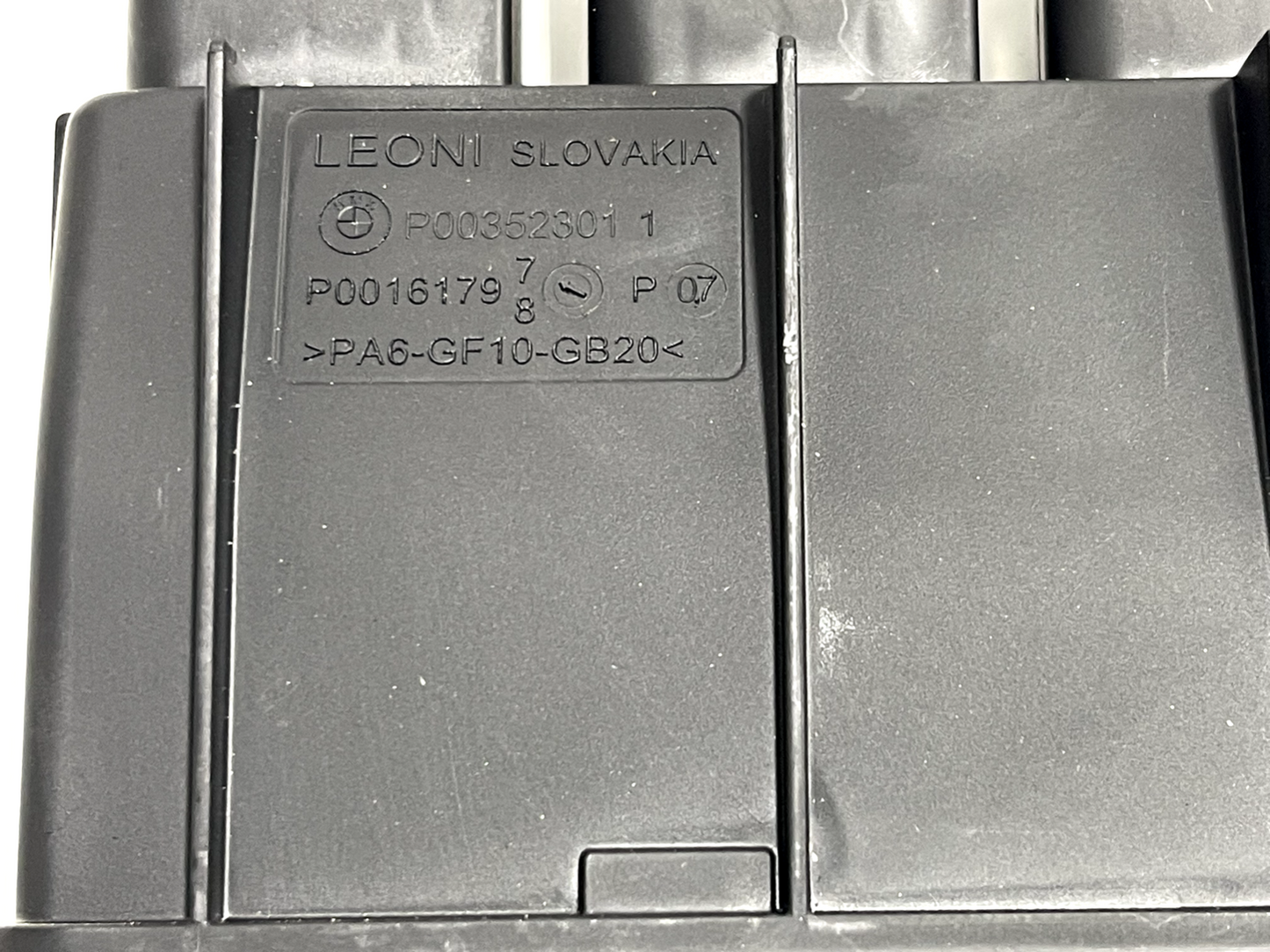 6916083