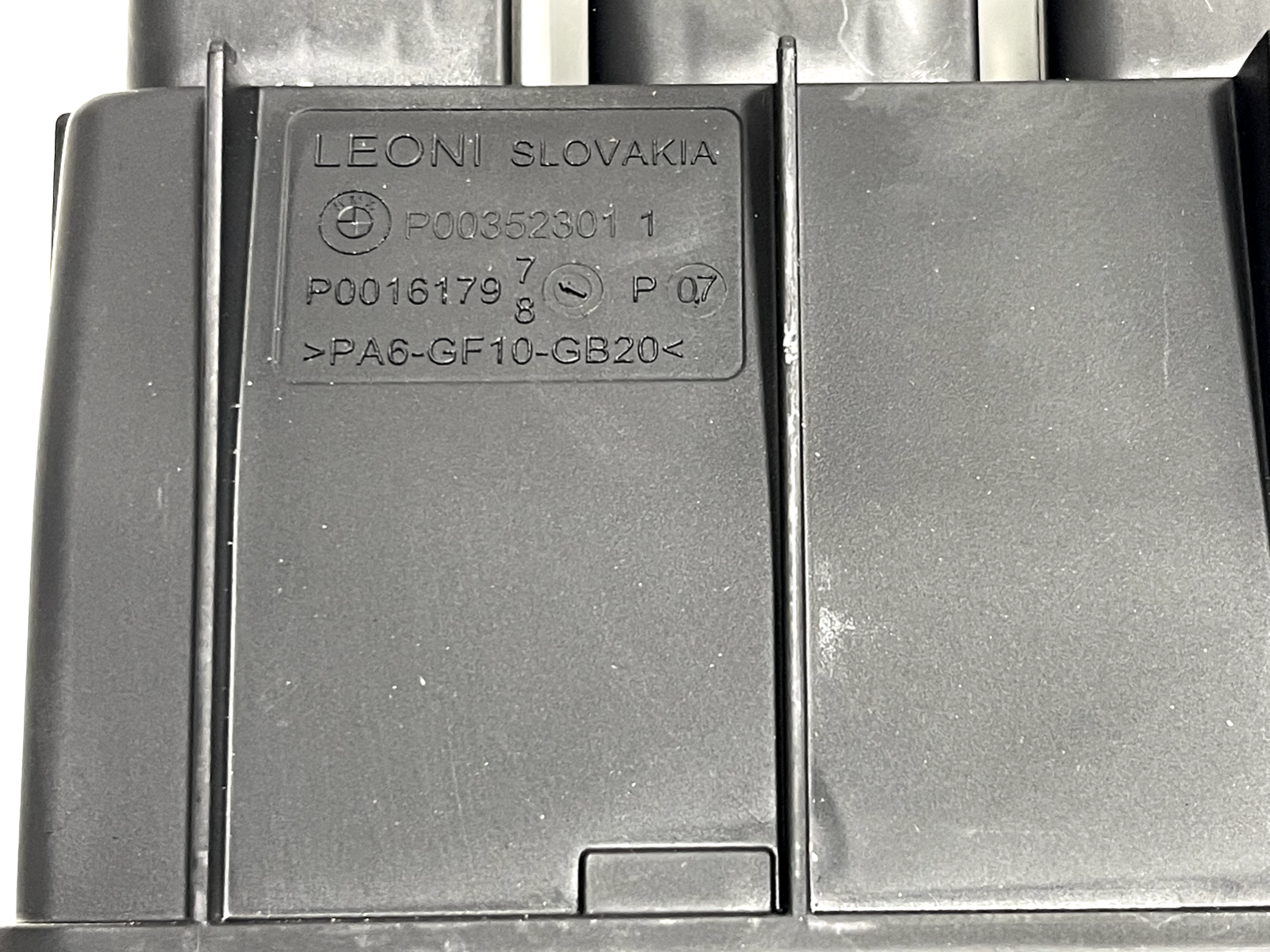6916083