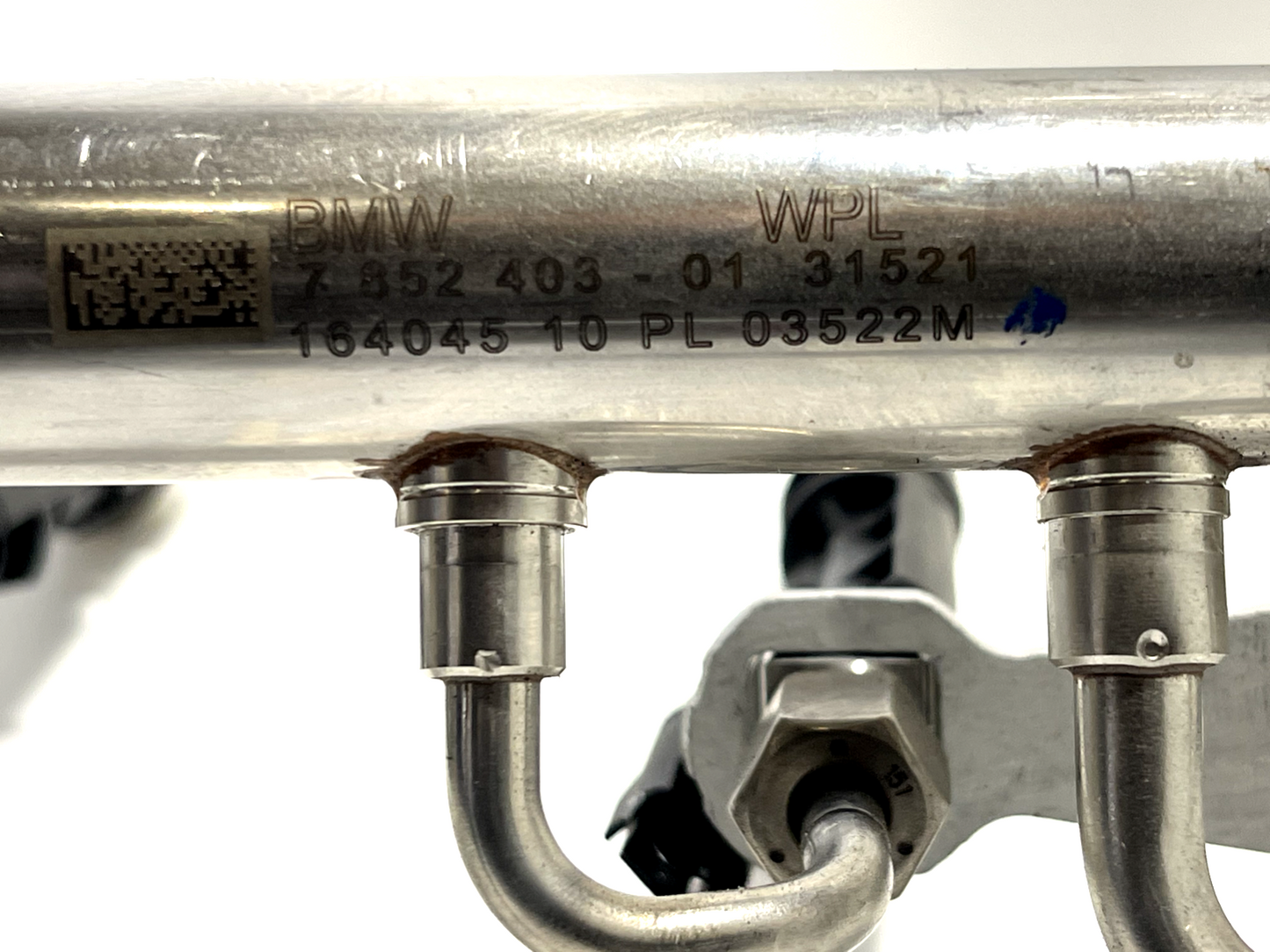 6916043